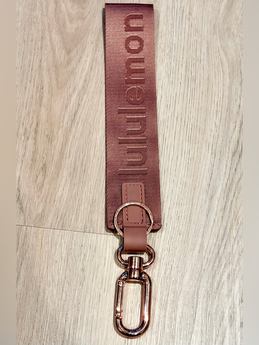 lululemon Never Lost Keychain - Red Clay / Rockwood / rose gold